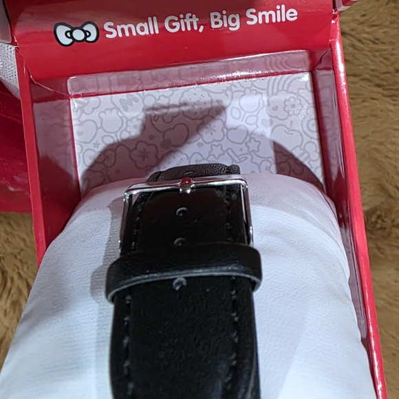 🆕️ Hello Kitty Womens Watch In Red White and Black Gift Box - Picture 3 of 4